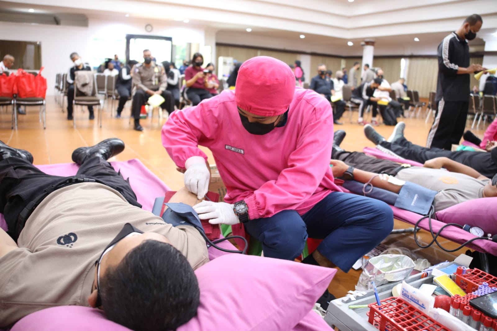 Ribuan Peserta Meriahkan Kegiatan Donor Darah Dalam Rangka HUT Bhayangkara ke 76