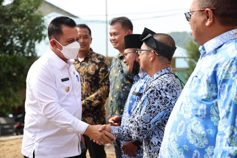 Gubernur Kepulauan Riau H. Ansar Ahmad mengawali kunjungan kerjanya ke Kabupaten Kepulauan Anambas